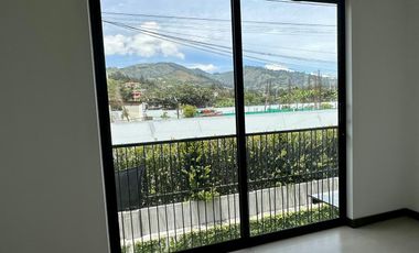 HERMOSA CASA DE VENTA EN RUTA VIVA TUMBACO!!  A ESTRENAR!!