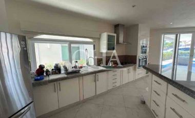 Se renta casa en isla dorada Cancún