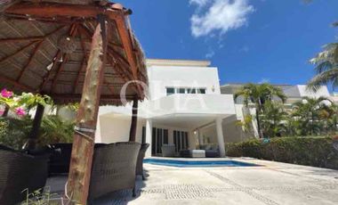 Se renta casa en isla dorada Cancún