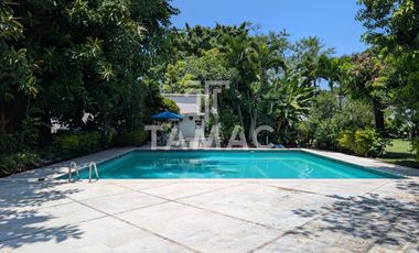 Casa en venta en Oaxtepec con alberca y uso comercial 2,060 m² de terreno