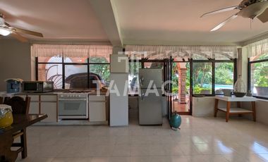 Casa en venta en Oaxtepec con alberca y uso comercial 2,060 m² de terreno
