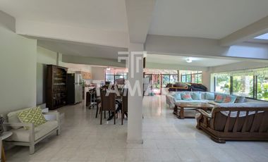 Casa en venta en Oaxtepec con alberca y uso comercial 2,060 m² de terreno