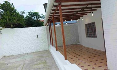 Alquilo casa amoblada 3 habitaciones en Salinas diagonal al hotel Barceló Colón