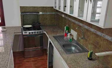 Alquilo casa amoblada 3 habitaciones en Salinas diagonal al hotel Barceló Colón