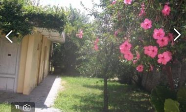 CASA AMPLIA CON PISCINA Y BIEN UBICADA