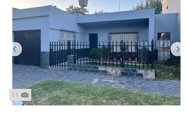 CASA AMPLIA CON PISCINA Y BIEN UBICADA