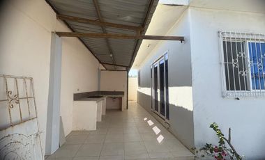 VILLAMIL PLAYAS VENDO CASA DE DOS PISOS EN LOT. PLAYASOL