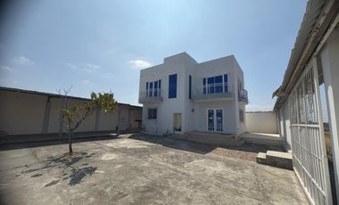 VILLAMIL PLAYAS VENDO CASA DE DOS PISOS EN LOT. PLAYASOL