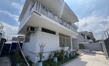 VENTA DE CASA EN BARRIO CENTENARIO