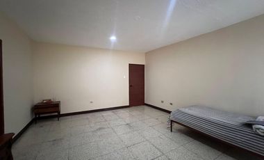VENTA DE CASA EN BARRIO CENTENARIO