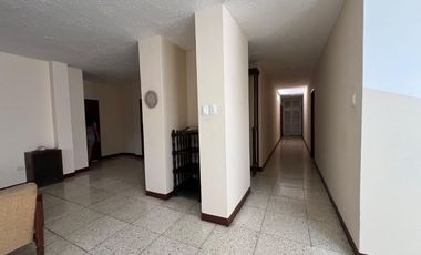 VENTA DE CASA EN BARRIO CENTENARIO