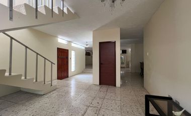 VENTA DE CASA EN BARRIO CENTENARIO