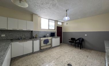 VENTA DE CASA EN BARRIO CENTENARIO