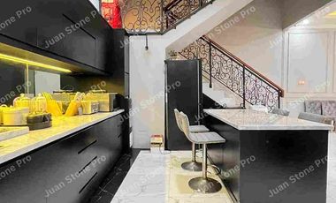 RUMAH MEWAH DEKAT PINTU TOL CISALAK,DEPOK.BANGUNAN KOKOH,HIGH CEILLING