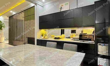 RUMAH MEWAH DEKAT PINTU TOL CISALAK,DEPOK.BANGUNAN KOKOH,HIGH CEILLING