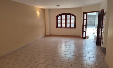 Preciosa Casa En Coto Pequeño Cerca Costco Sur