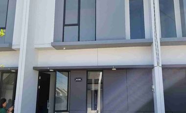 sewa rmh 2Lt baru gress,ada1 ac di park sunrise dekat ITS,stikom,superindo merr dll