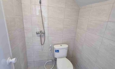 sewa rmh 2Lt baru gress,ada1 ac di park sunrise dekat ITS,stikom,superindo merr dll