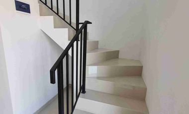 sewa rmh 2Lt baru gress,ada1 ac di park sunrise dekat ITS,stikom,superindo merr dll