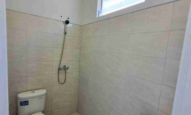 sewa rmh 2Lt baru gress,ada1 ac di park sunrise dekat ITS,stikom,superindo merr dll