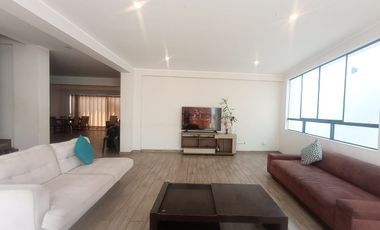 ALQUILO HERMOSA CASA DE 3 PISOS EN CHINCHA ALTA