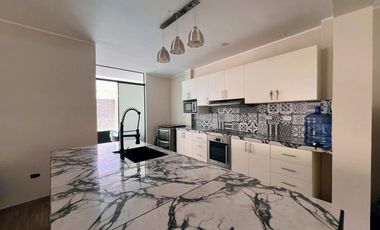 ALQUILO HERMOSA CASA DE 3 PISOS EN CHINCHA ALTA