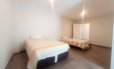 ALQUILO HERMOSA CASA DE 3 PISOS EN CHINCHA ALTA