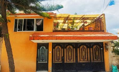 Casa amplia en Jardines de Morelos, 5 recamaras, acepto créditos
