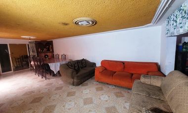 Casa amplia en Jardines de Morelos, 5 recamaras, acepto créditos