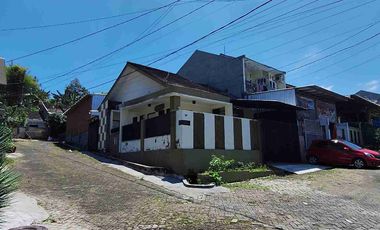 Rumah Pojok dan Luas Di Pusat Kota Jember