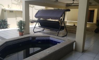 VENDO CASA EN BARRIO CENTENARIO .