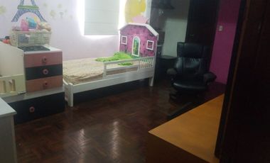 VENDO CASA EN BARRIO CENTENARIO .