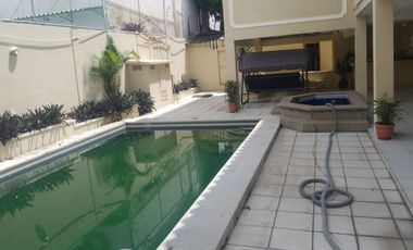 VENDO CASA EN BARRIO CENTENARIO .