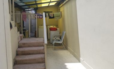 VENDO CASA EN BARRIO CENTENARIO .