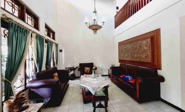 rumah 2 lantai luas jalan lebar Kerten Laweyan solo harga miring