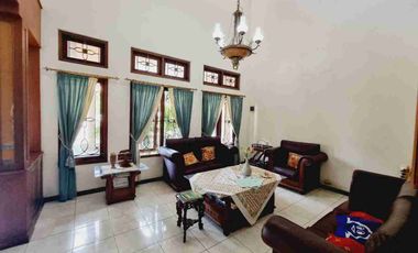 rumah 2 lantai luas jalan lebar Kerten Laweyan solo harga miring