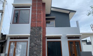 RUMAH MEWAH 2 LANTAI DI JANTUNG KANIGORO BLITAR – HUNIAN PRESTISIUS UNTUK ANDA YANG ISTIMEWA