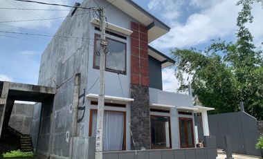 RUMAH MEWAH 2 LANTAI DI JANTUNG KANIGORO BLITAR – HUNIAN PRESTISIUS UNTUK ANDA YANG ISTIMEWA