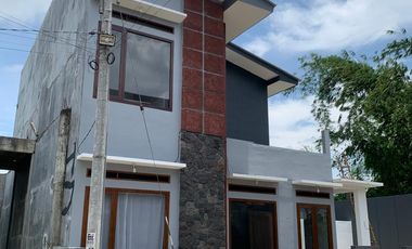 RUMAH MEWAH 2 LANTAI DI JANTUNG KANIGORO BLITAR – HUNIAN PRESTISIUS UNTUK ANDA YANG ISTIMEWA