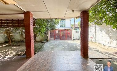 Rare Find in Ekkamai! Spacious Single House in the Heart of Sukhumvit – Below Market Price