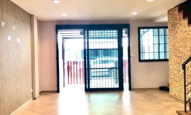 Hot Deal! Prime location near Suvarnabhumi Airport. 3-Storey Townhouse, Grandity Suvarnabhumi Village Land size: 18.7 sq. wah (74.8 sq.m.)