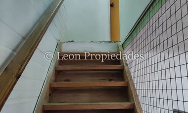 Leon Propiedades vende casa en Curacaví centro.