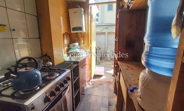 Leon Propiedades vende casa en Curacaví centro.