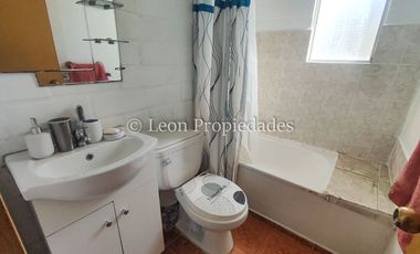 Leon Propiedades vende casa en Curacaví centro.