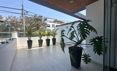 Amplio departamento con 2 terrazas en el corazón de Chacarilla ✨