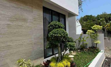 RUMAH BARU MEWAH 2 LANTAI MODERN DALAM CLUSTER EKLUSIF DI PUSAT KOTA WATES