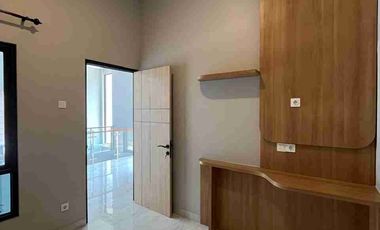 RUMAH BARU MEWAH 2 LANTAI MODERN DALAM CLUSTER EKLUSIF DI PUSAT KOTA WATES