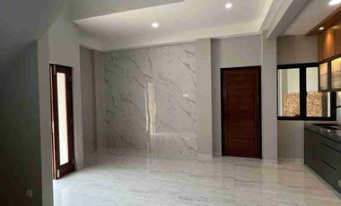 RUMAH BARU MEWAH 2 LANTAI MODERN DALAM CLUSTER EKLUSIF DI PUSAT KOTA WATES