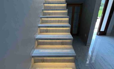 RUMAH BARU MEWAH 2 LANTAI MODERN DALAM CLUSTER EKLUSIF DI PUSAT KOTA WATES