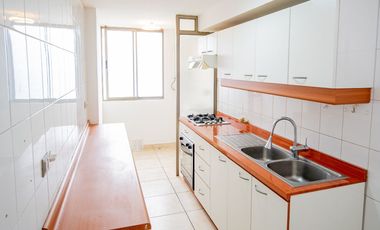 SE VENDE DEPTO EN COND. TRES MARES, CARIBE.